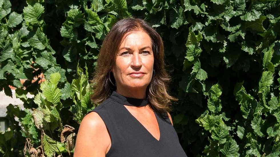 Sari Eriksson, Katrineholms kommundirektör, är tydlig med att hennes förtroende för Päivi Kabran är oförändrat. "Hon har ställts inför svåra utmaningar och agerat på ett professionellt sätt. Hon har mitt fulla stöd."