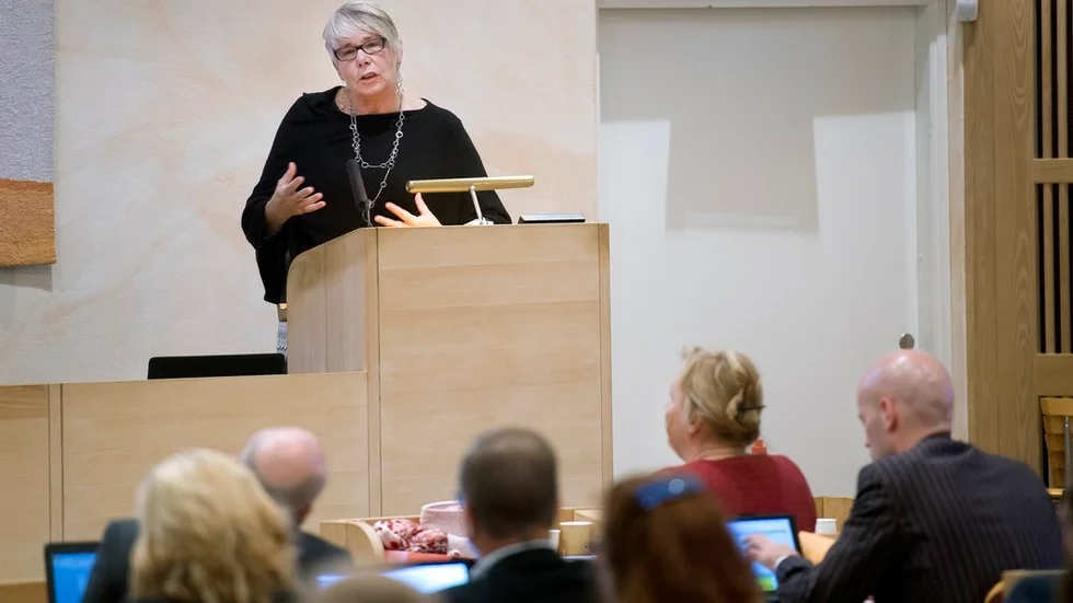 Signaturen Pensionär tror inte på finanslandstingsrådet Monica Johanssons (S) förslag om ett patientkontrakt.