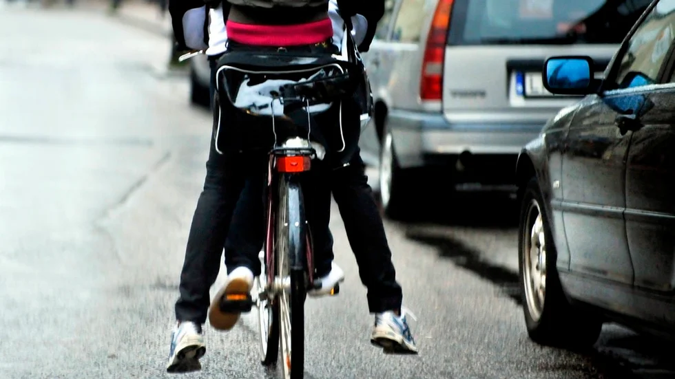 Pest eller kolera. Halt på vägen – eller grus som tar hål på cykelslangarna.