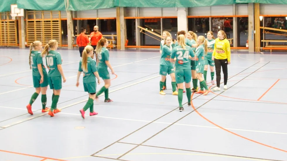 IK Tun firar finalvinsten i Thomas arena 2016.