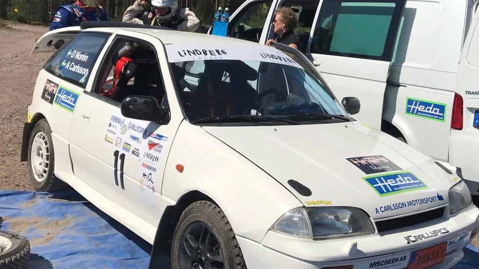 Adam Carlsson från SMK Nyköping (tillsammans med kartläsaren Dennis Norén från Östergötlands MK) blev klasstrea i 1300 Rallycup. Nyköpingsklubben hade totalt tio förare med under helgens första deltävling i värmländska Karlstad.