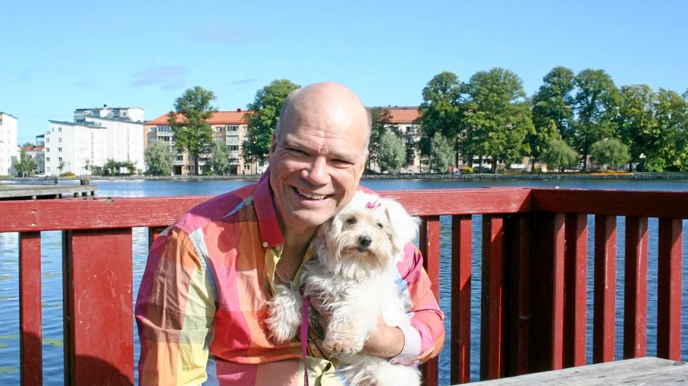 Stephen Zetterwall från Eskilstuna blir tv-kändis under söndagseftermiddagen då han finns med i TV12:s direktsändning från Örebrotravet. Foto: Lasse Stenbäck