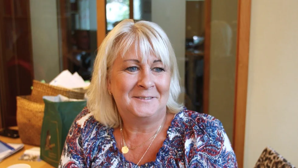 Helena Edrenius (S) ordförande i barn- och utbildningsnämnden tror att det kan bli aktuellt att slå ihop små klasser när nämnden måste spara.