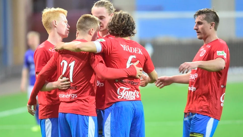 Nyköpings BIS-truppen får påfyllning i form av mittbacken Francis de Vries från Nya Zeeland.