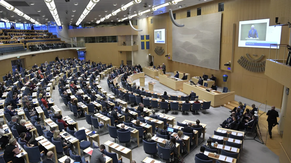Alla partier i riksdagen har en historia – och representanter som begår brott. Låt oss inte fokusera på detta, utan de konkreta politiska förslagen, tycker insändarskribenten.