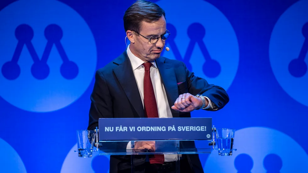 Moderaterna menar att tiden är kommen att få ordning på Sverige. I sådana fall måste de nog först få ordning på sin valkampanj.