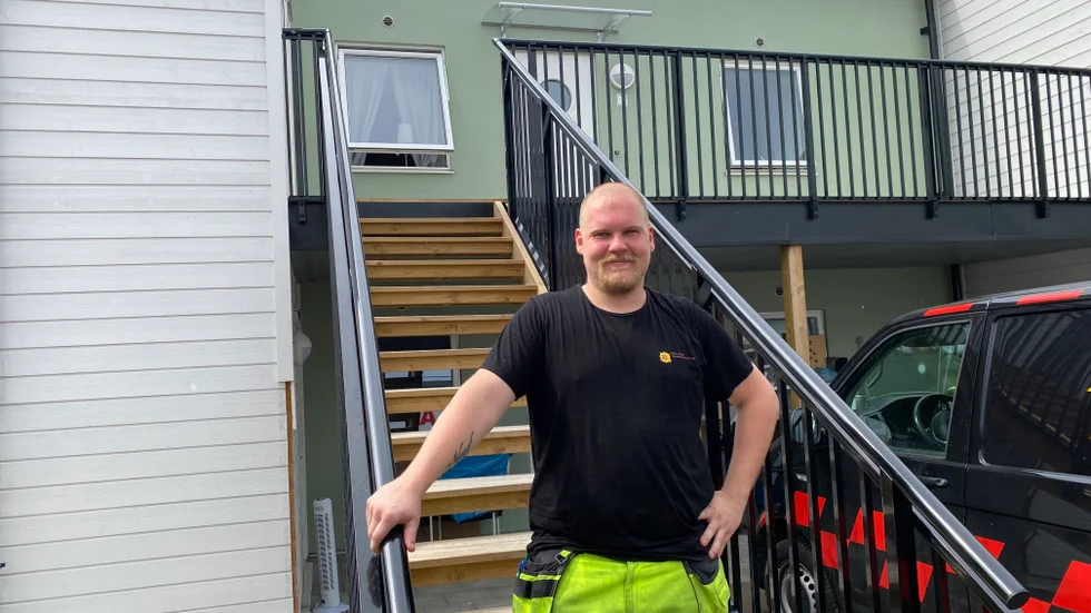 Jimmy Nerf flyttade från mamma och pappa i Råby till en trea i Oppeby, i ett av alla bostadsprojekt som pågår i Nyköping. "Det var dags att flytta hemifrån", säger han.