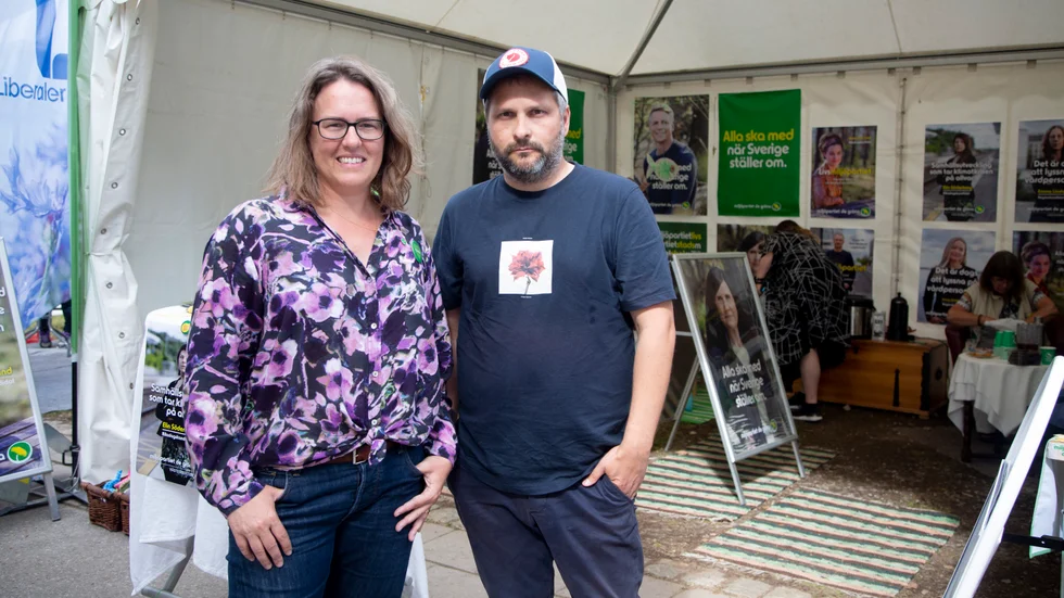 Riksdagsledamoten Camilla Hansén och kandidaten Henrik Blind från Miljöpartiet ifrågasätter att Natura 2000-prövningen flyttas fram.