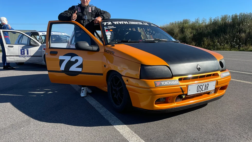 Oscar Klingström från Linköping tog en dubbelseger på Gelleråsen i helgen och toppar Reanult Clio Junior cup inför säsongsavslutningen. 