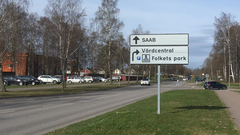 Namnet Folkets park får leva kvar ett tag till på skyltarna, trots att området är rivet.