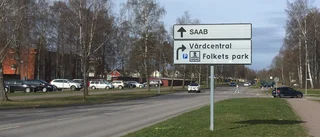 Skyltar blir kvar trots att "målet" är borta