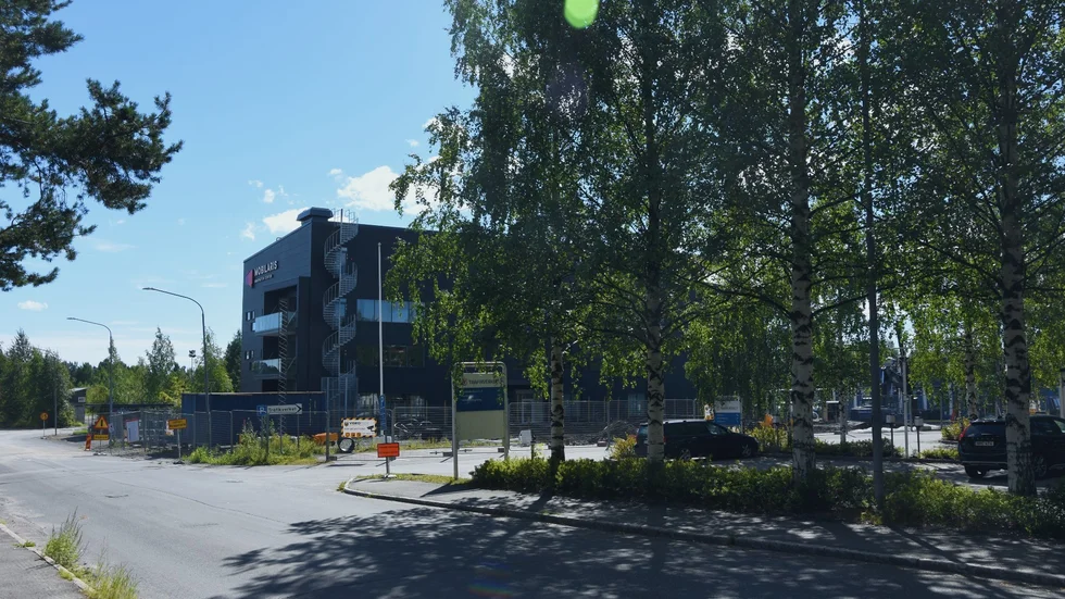 Skanskas arbete på Östermalm har påbörjats. Det pålas i marken och förbereds för att kunna bygga upp nya kontorslokaler. 