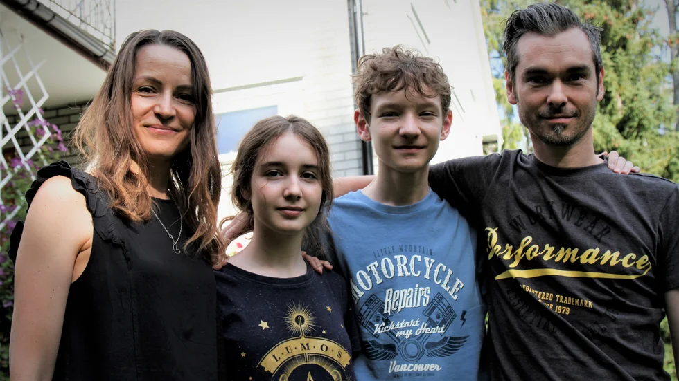 Familjen Nöthnagel har flyttat från Sydafrika till Östervåla. Nu vill de leva Svensson-livet fullt ut. Från vänster: Erika, Kara, 13, Ean, 15, och Alan.
