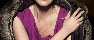 Denise Rudberg pratar i Vagnhärad