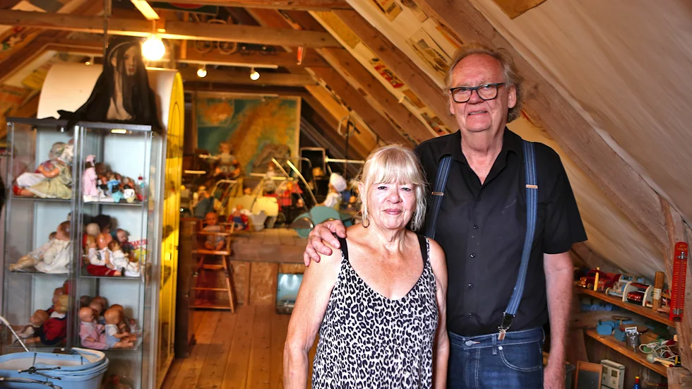 Evy och Lars Hedström öppnade gårdsmuseet i Viklau 2019, men var tvungen att hålla stängt i två år på grund av pandemin. ”Det känns helt underbart att få öppna igen, nu ser vi fram emot nya tag”, säger Evy Hedström.