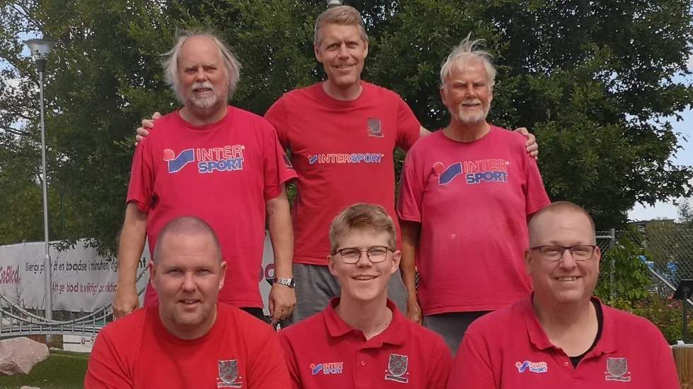 MGK 49 Nyköping spelar i elitettan nästa säsong. Det står klart efter tre seriesamandragningar. "Vi spelade stabilt. Den som utmärkte sig var vår juniortalang Anton" säger Lars Eriksson.