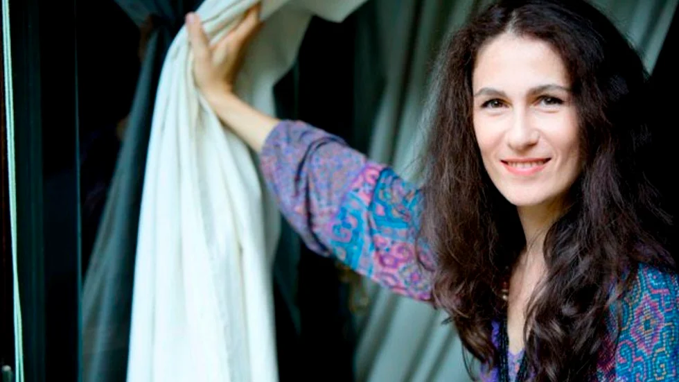 Alessandra Ammara är född i Florens. På lördag den 17 november gästar hon Flen för en konsert i Församlingshemmet.