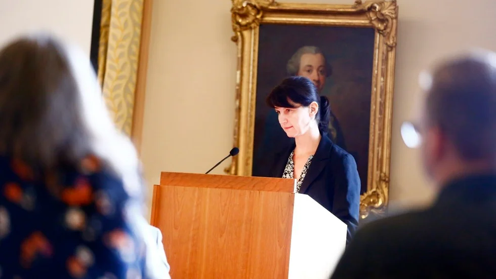 Alla som arbetar i Eskilstuna kommun ska ha rätt till schyssta arbetsvillkor, skriver Vänsterpartiet i Eskilstuna. På bilden Maria Chergui (V). Foto: Niklas Holm.