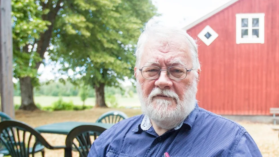 Lars Holmgren har varit lärare inom folkbildningen i bland annat foto, film och radio.