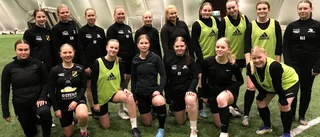 Inför premiären – har ingen målvakt: "Söker med ljus och lykta"