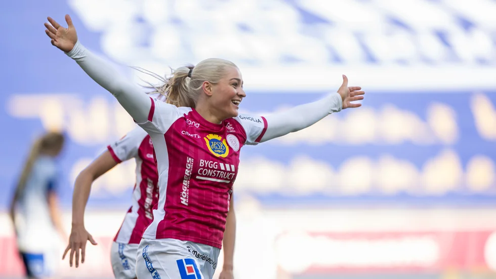 Klara Folkesson jublar över vad som är hennes första allsvenska mål i karriären.