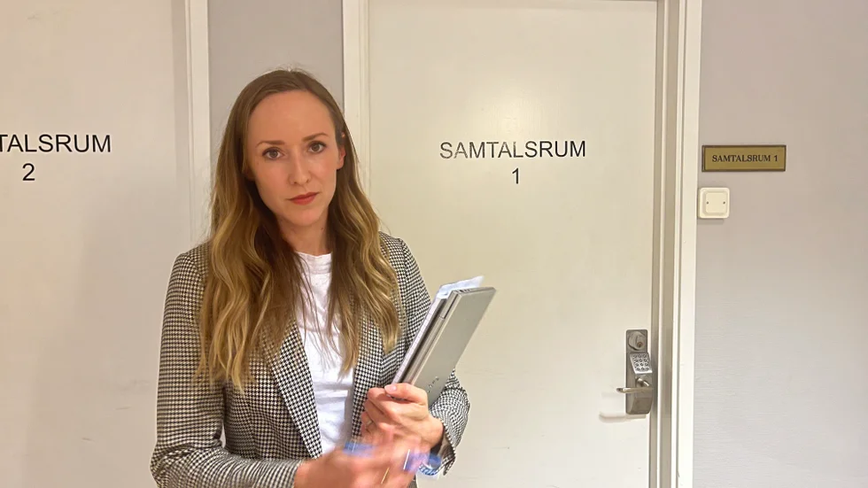 Åklagaren Emma Harris berömmer flickorna för deras agerande. "Polisen hade inte kommit så snabbt om det inte var någon som larmade", säger hon.