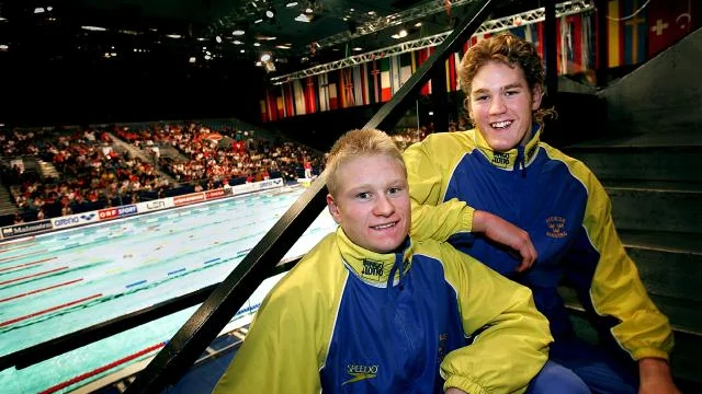 Linköpingssimmarna Marcus Piehl och Jakob Dorch tillbringade största delen av gårdagen på läktaren. Bild: JESSICA GOW/PRESSENS BILD
