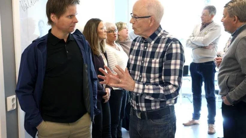 Kenneth Lång (t.h), pensionerad läkare och engagerad i behandlingen av Skelleftesjukan, kräver att NT-rådet omprövar sitt beslut.