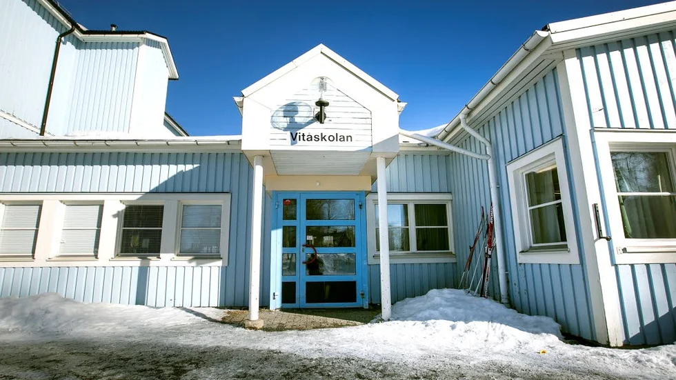 Luleå kommun kritiseras för besparingarna inom skolan. Vitåskolan är en av de skolor som kommer att stängas.