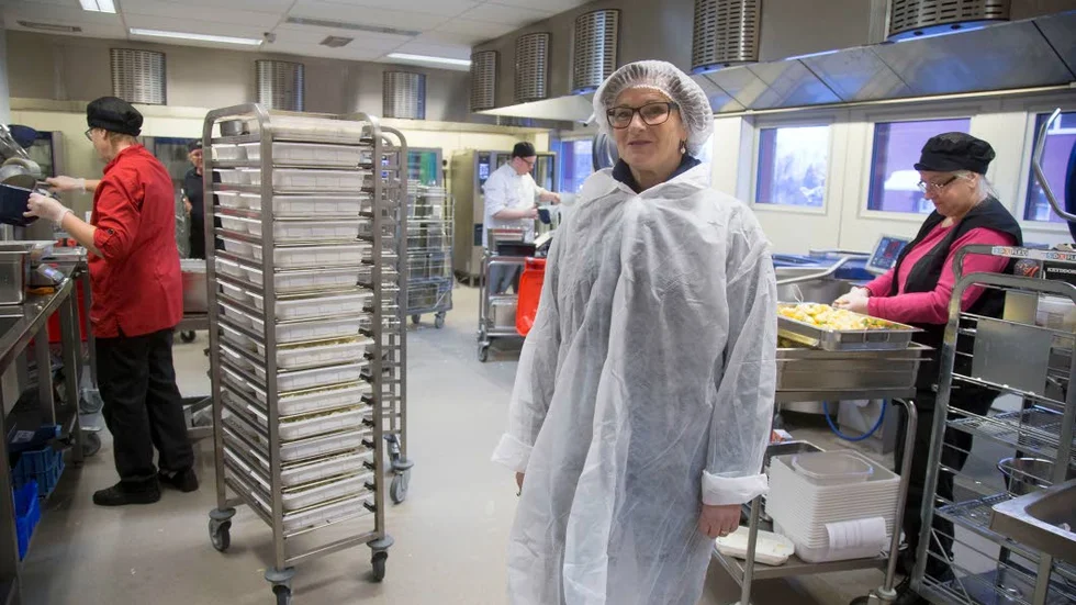 Helena Lundberg, avdelningschef för måltidsservice, inväntar en intern utredning om palmoljan. (Arkivbild)