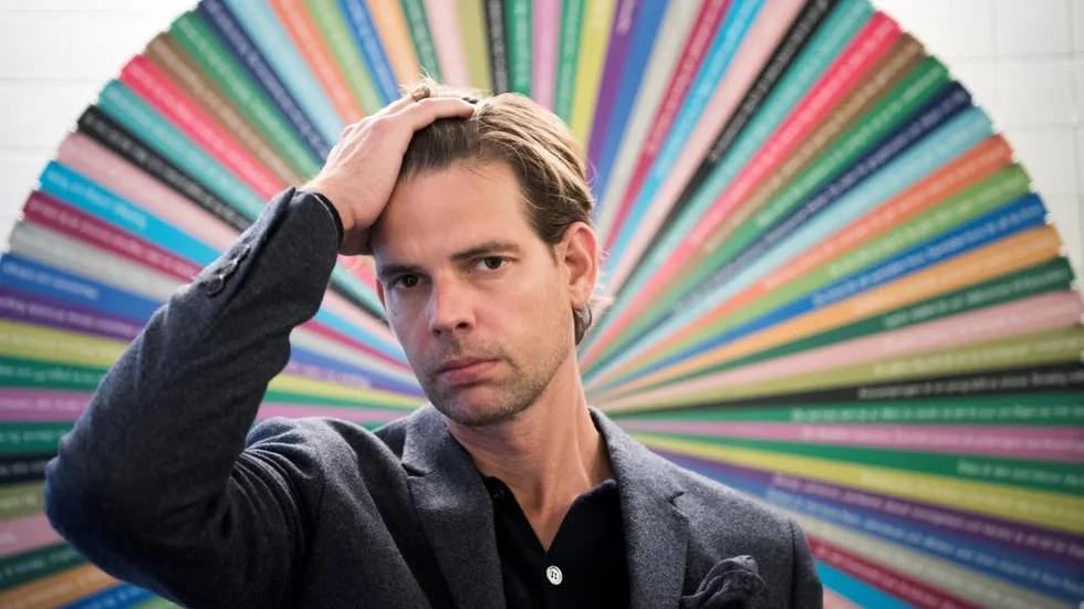 Något skaver i Alex Schulmans roman om sin mormors kärlekshistoria med Olof Lagercrantz.