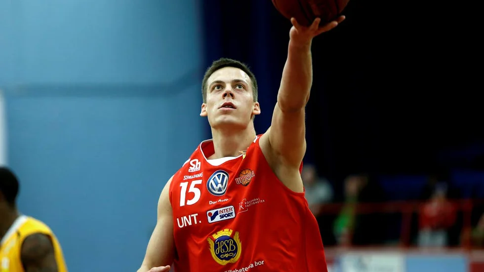 Tillbaka. Uppsalas Anton Gaddefors spelade söndagens match mellan Sverige-Danmark.
