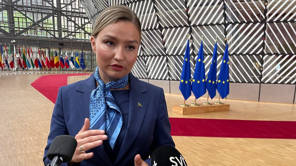 Energi- och näringsminister Ebba Busch (KD) på väg in till måndagens EU-möte i Bryssel.