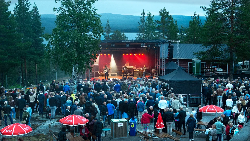 Isabell Jonasson skriver om att tappa sina åsikter, bli likgiltig och börja gilla dansband utan att ens bry sig om det.