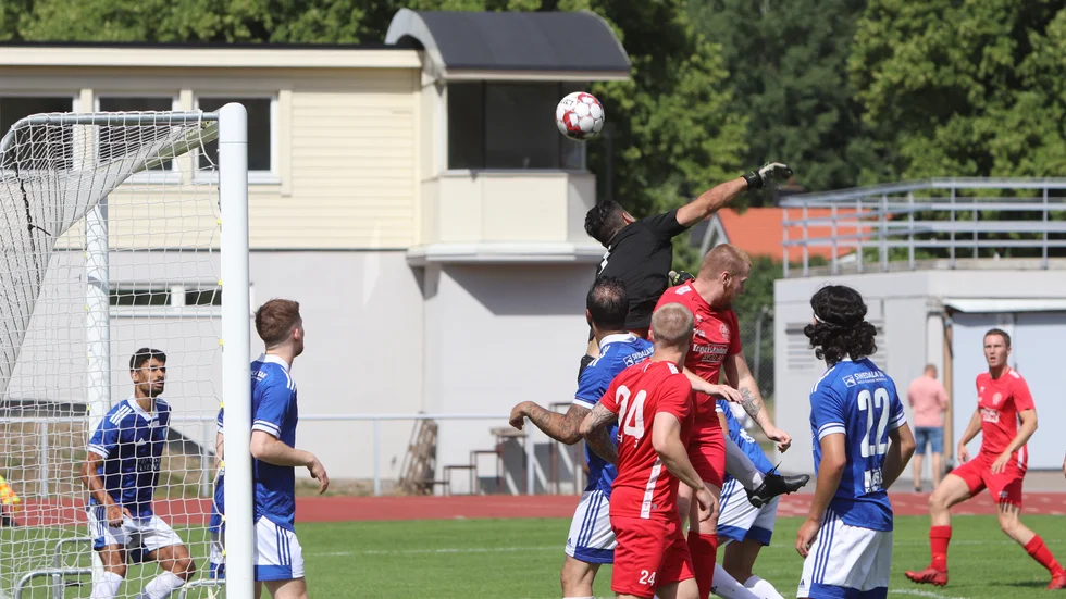 KSK skapade massor av chanser och till slut fick gästernas keeper släppa förbi bollar förbi sig.