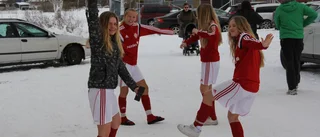 Fullsatt när Upplands damlag i fotboll spelade cup