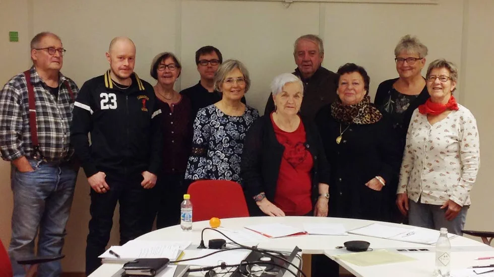 Från vänster: Dan Vinten, Service och tekniknämnden, Fredrik Olofsson, kommunstyrelsen, Eva Lindblom, SPF, Mats Nilsson Johansson, sekreterare, Jeanette Wäppling, kommunstyrelsen, Laila Furskog, PRO, Göte Henriksson, PRO, Ellen Lundgren, Finska klubb, Birgitta Gidblom, PRO, Asta Wallfur, SKPF. Saknas på bilden Iris Dimitri, socialnämnden.