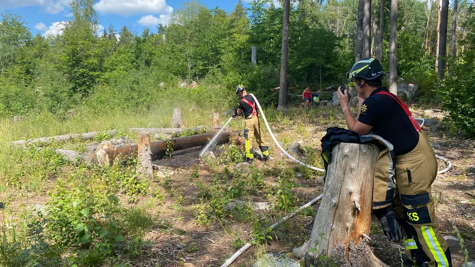 Räddningstjänsten arbetar med släckning.