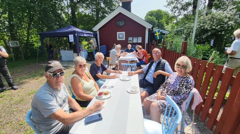 Trädgårdscafé var öppet vid Brostugan under Örtagårdens dag.