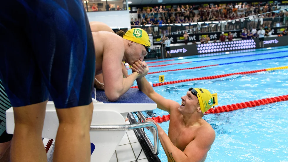 Landskronas - med Linus Kahl - jublar efter guldet i finalen på 4x100 meter medley