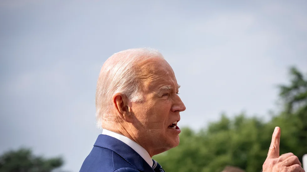Den amerikanske presidenten Joe Biden säger att det är "helt klart" att Rysslands president Vladimir Putin förlorar sitt krig mot Ukraina.