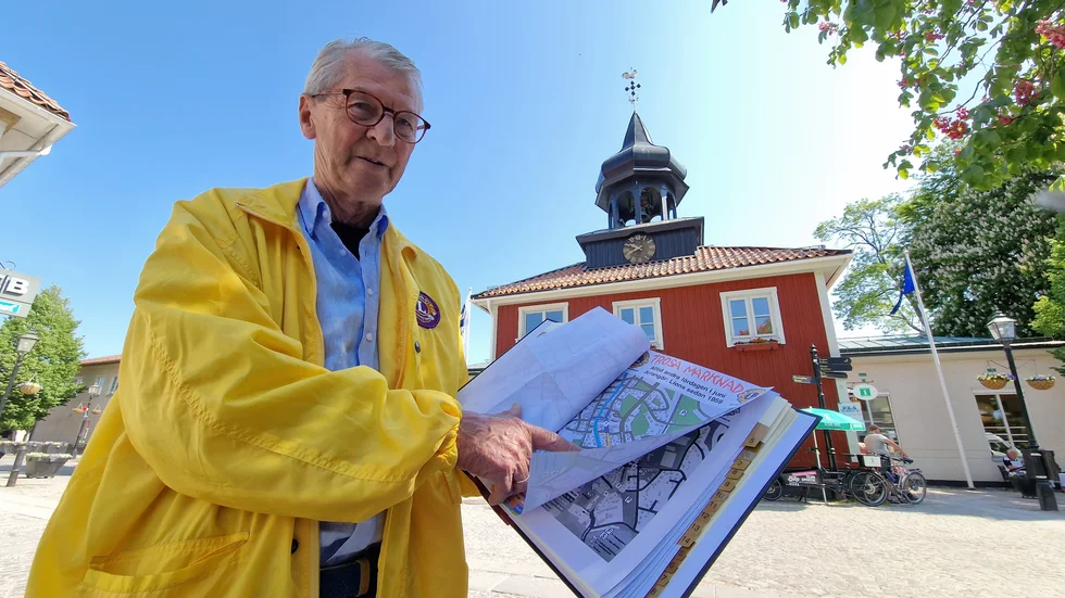 "Jag är mer stressad på insidan än jag ser ut", säger Lions marknadsgeneral Tomas Flock som förbereder lördagens upplaga av Trosa marknad. 