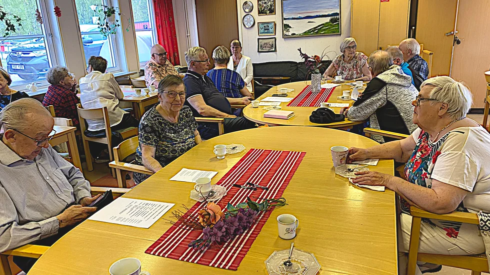 Grilldagen blev inställd på grund av vädret. I stället blev det en mysig stund inomhus för medlemmarna i PRO Tärendö.        