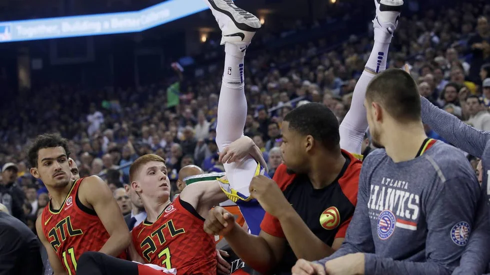 Jonas Jerebko må ha varit utanför matchen i detta läge. Men han var bäst på banan när hans Golden State besegrade Atlanta Hawks med 110–103.