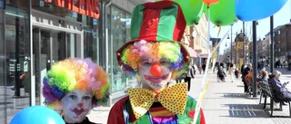 Clowner spred glädje i soligt Luleå