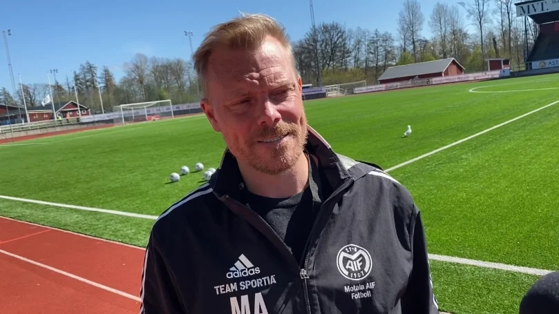 Martin Axén intervjuas av Jens Bollius inför lördagens match mot FC Stockholm.