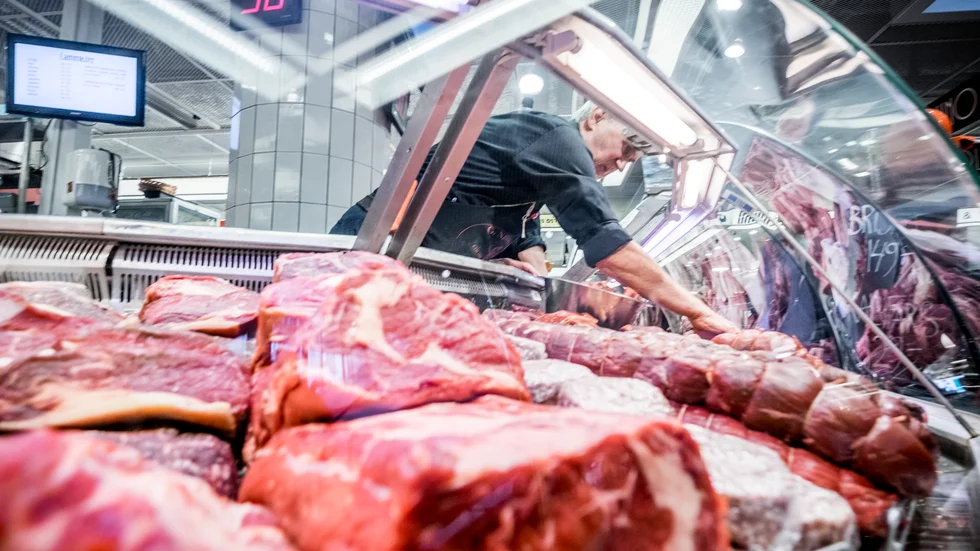 Att köpa närproducerat kött är ett sätt att påverka påpekar ledarskribenten.