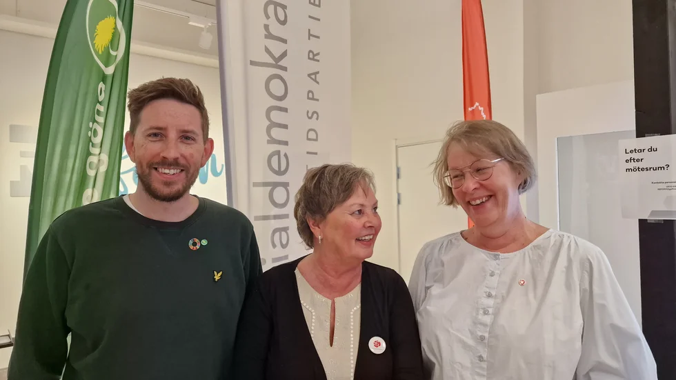 Miljöpartiet och Socialdemokraterna har kommit överens med Vänsterpartiet om kommunens budget för 2024. Henrik Ölvebo, (MP), Birgitta Larsson (S) och Lena Sjötoft, (V).