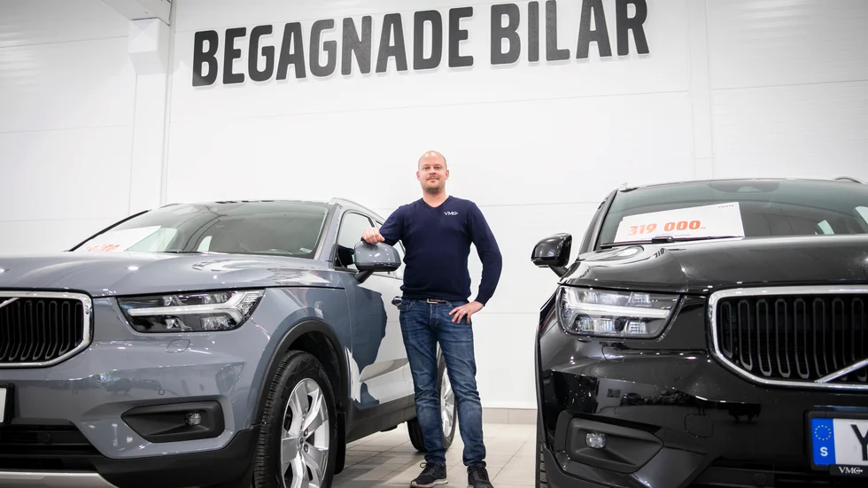 ”En annan aspekt som driver på efterfrågan för begagnade bilar är miljöbonusen som försvann för elektrifierade bilar. Det var ett ganska hårt slag mot elbilarna som kom väldigt plötsligt”, säger Jimmy Johansson, bilförsäljare på Visby Motorcentral. 