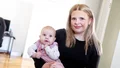 Greta, 19, är mamma: "Kanske inte den roligaste studenten"